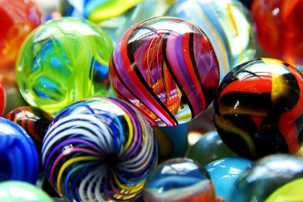 Boules colorées colorées en verre