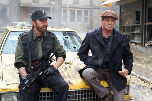 Chuck Norris y Sylvester Stallone en el escenario de la película de acción