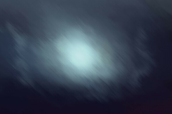 Размытая луна в туманной ночи