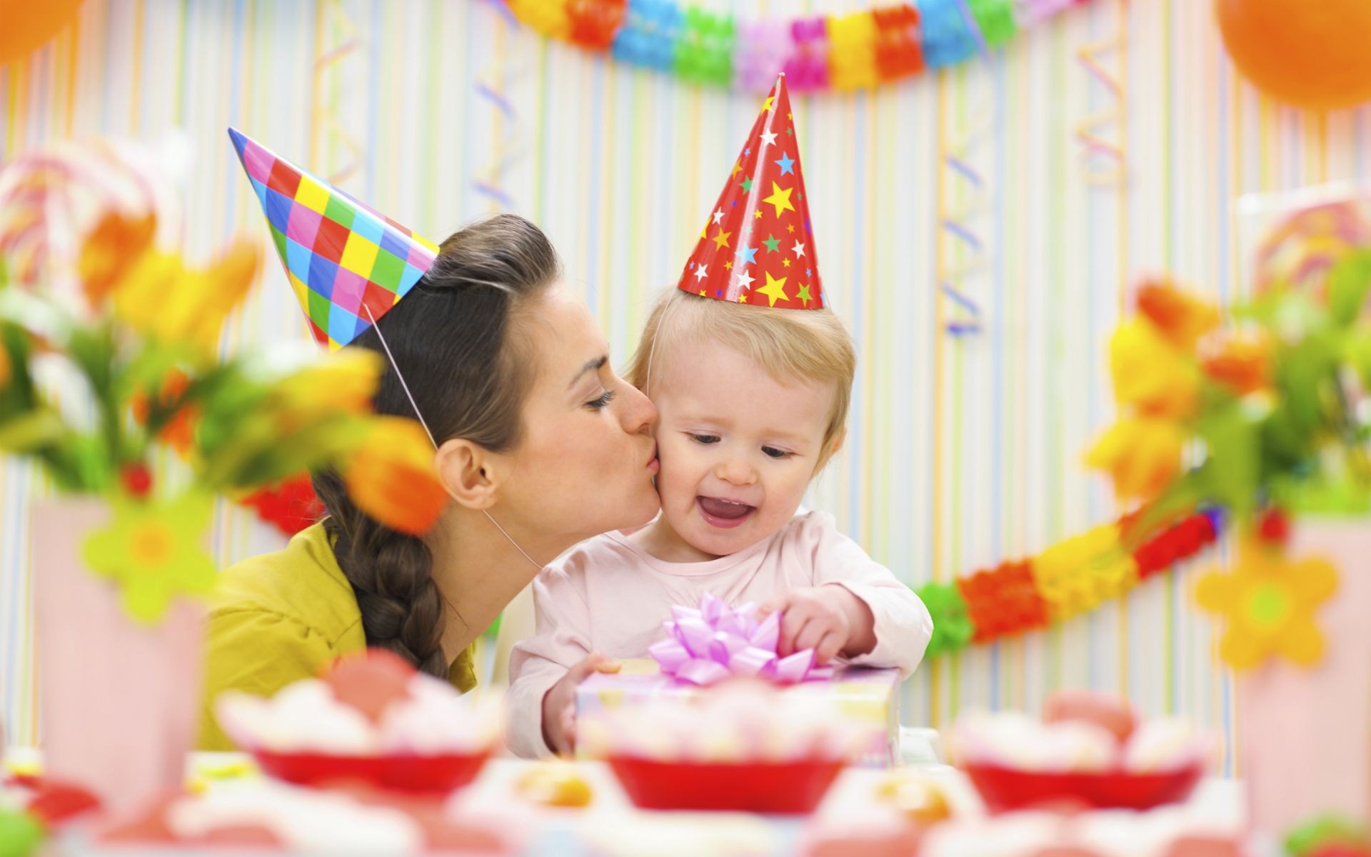 cumpleaños bebé diversión lindo interior familia felicidad vacaciones poco unión niño placer alegría