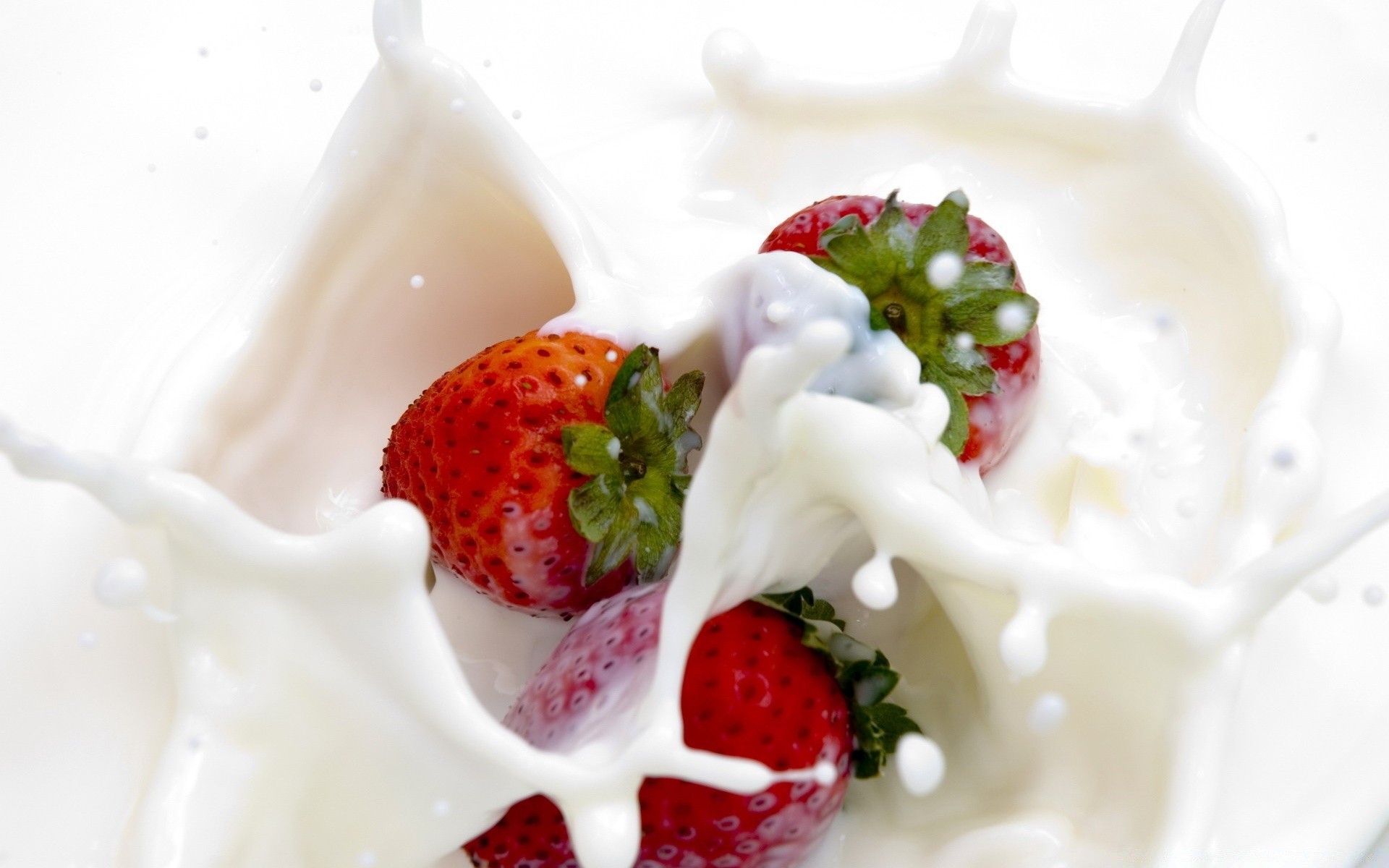 white cream creamy yogurt milk delicious dairy food strawberry sweet breakfast nutrition dairy product berry refreshment epicure health