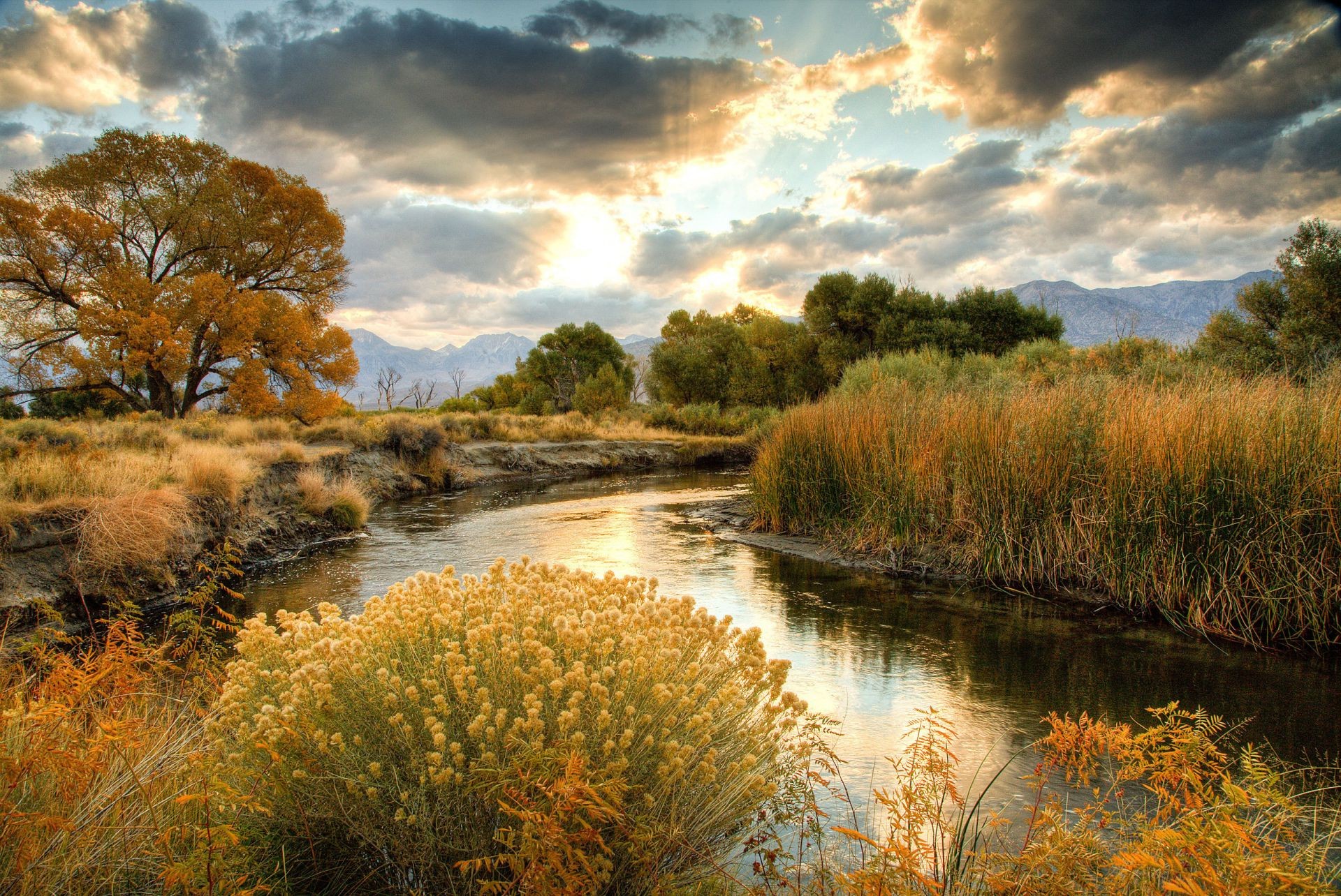 ríos estanques y arroyos estanques y arroyos paisaje naturaleza agua árbol lago amanecer otoño cielo al aire libre reflexión río puesta de sol buen tiempo madera escénico sol hierba rural