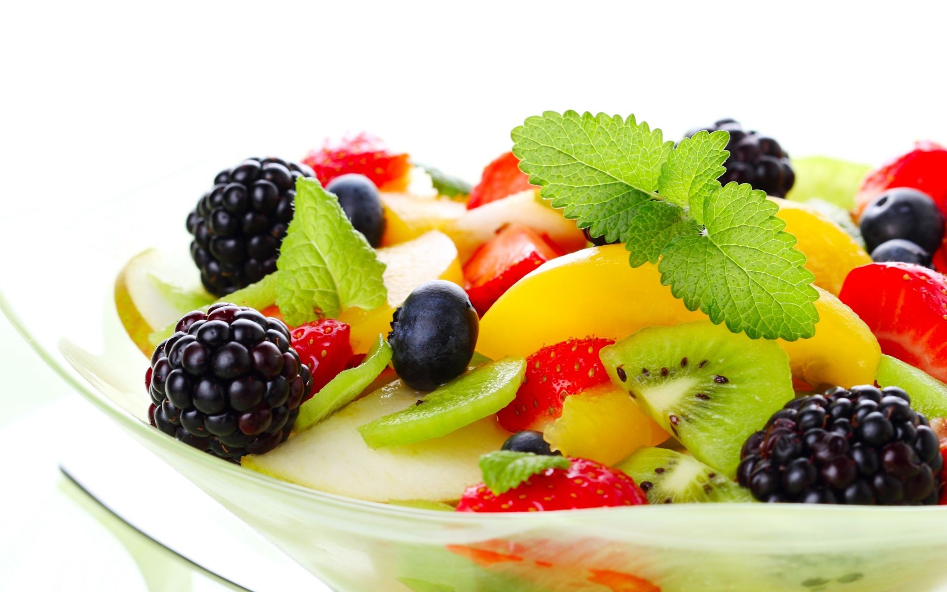 baies fruits doux mûre baie en bonne santé framboise délicieux myrtille juteuse alimentaire santé kiwi fraise alimentaire feuille régime alimentaire menthe rafraîchissement vitamine