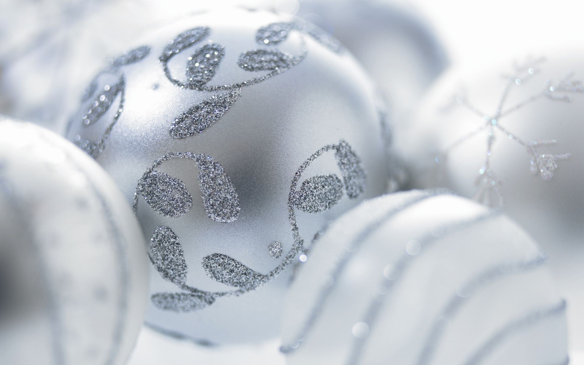 christmas celebration winter shining desktop sphere decoration ball season thread close-up color bright glass glisten