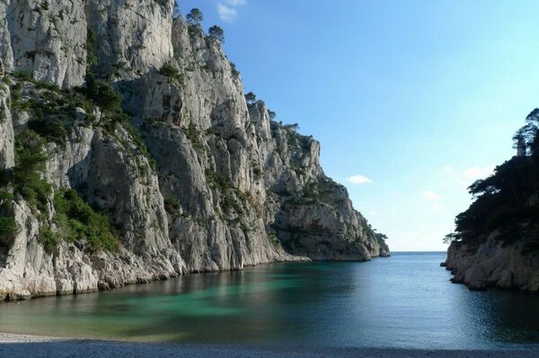 Costa mare baia spiaggia costa rocciosa