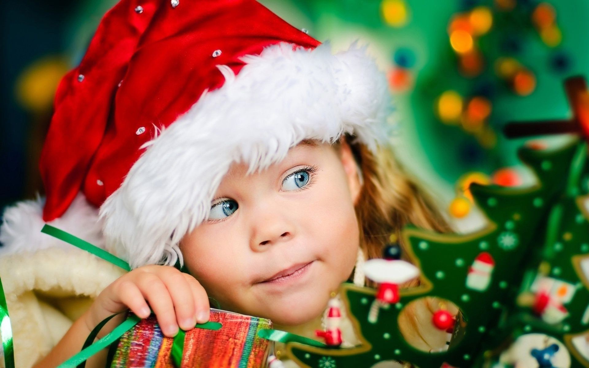 nuovo anno natale inverno bambino divertimento poco carino vacanza regalo copertura giocattolo neve ragazza eva gioia ritratto felicità