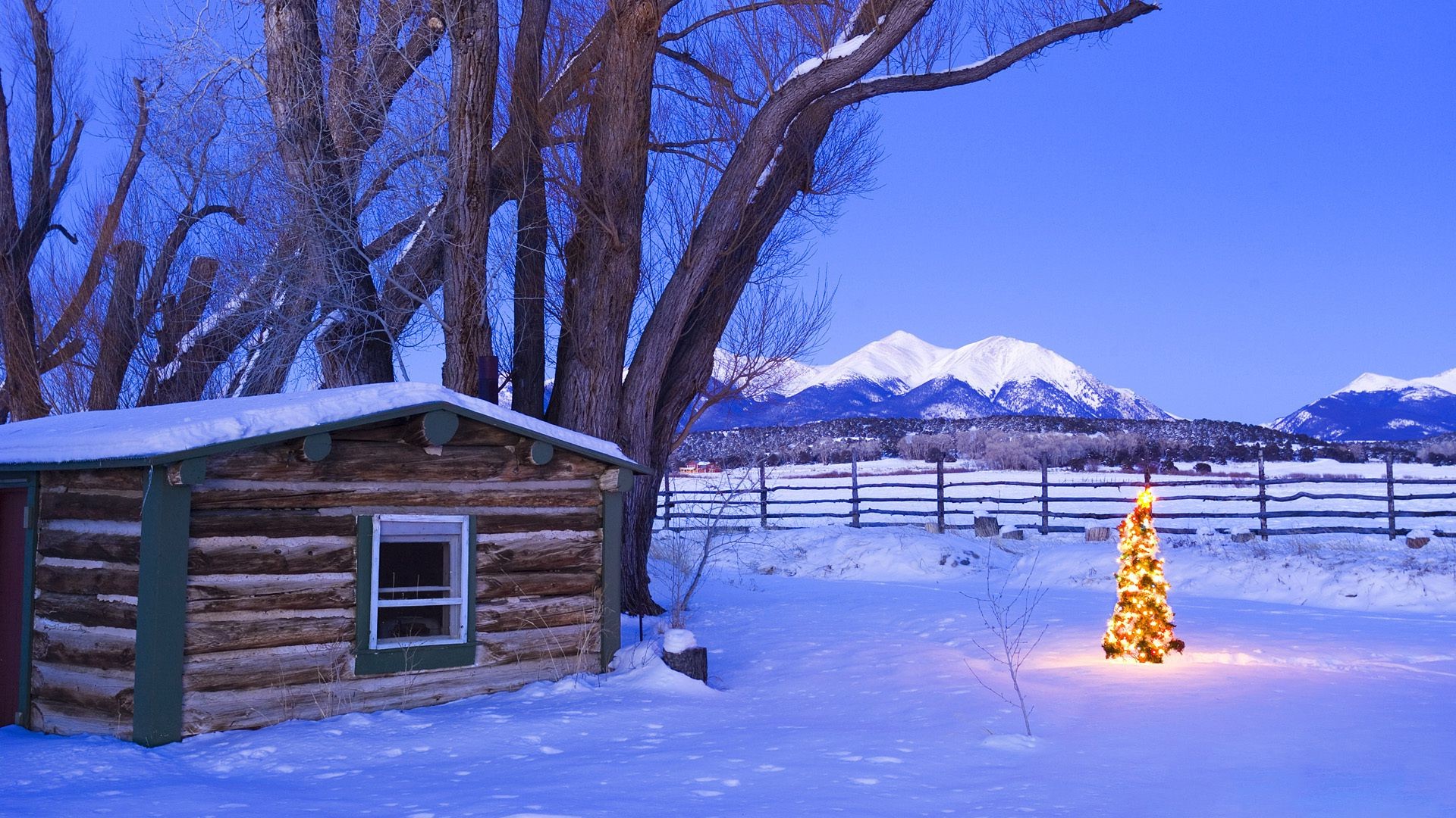 neujahr schnee winter kälte holz landschaft baum himmel gefroren frost eis reisen natur wasser resort schnee-weiß saison im freien hütte