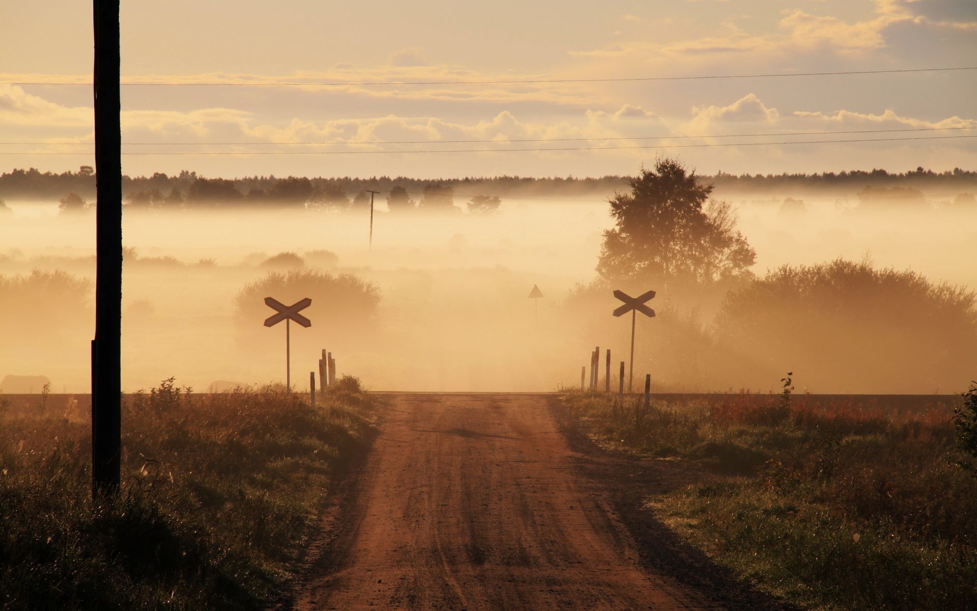 estradas pôr do sol paisagem silhueta amanhecer árvore névoa luz natureza sol céu névoa luz noite ao ar livre