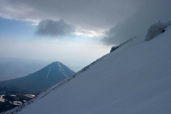 Paisagem de neve, neve e montanhas