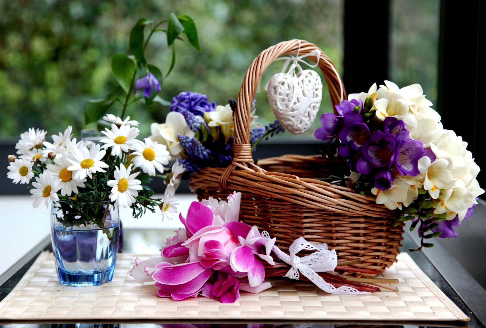 цветы, ромашки, стул, ваза без смс