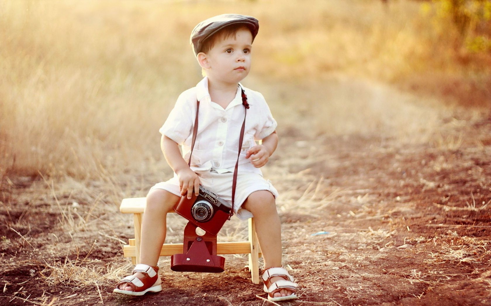 enfants enfant nature à l extérieur été fille plaisir loisirs peu mignon herbe parc garçon