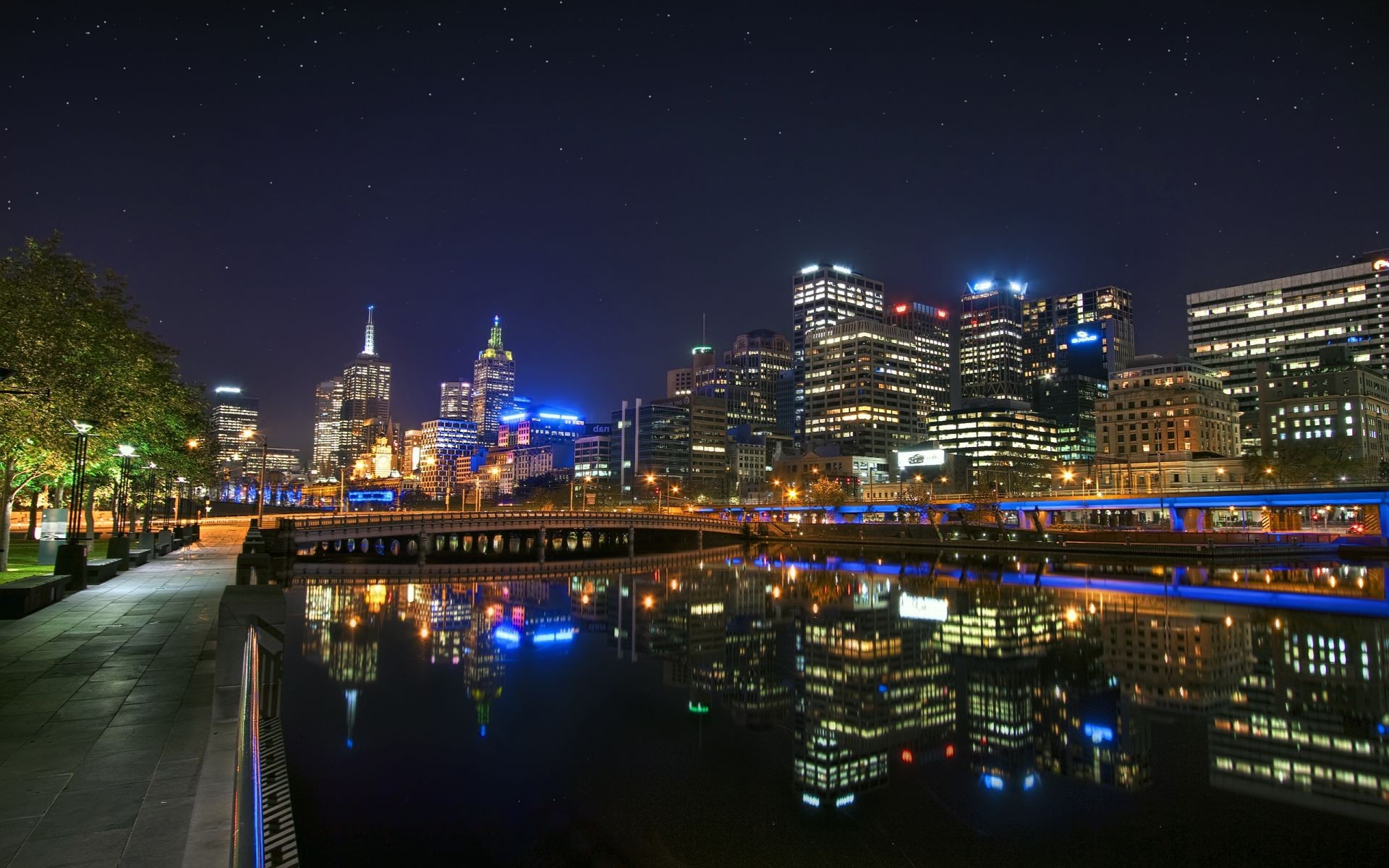 cidade viagem crepúsculo arquitetura cidade noite casa ponte céu água rio iluminado skyline urbano centro da cidade tráfego arranha-céu moderno luz