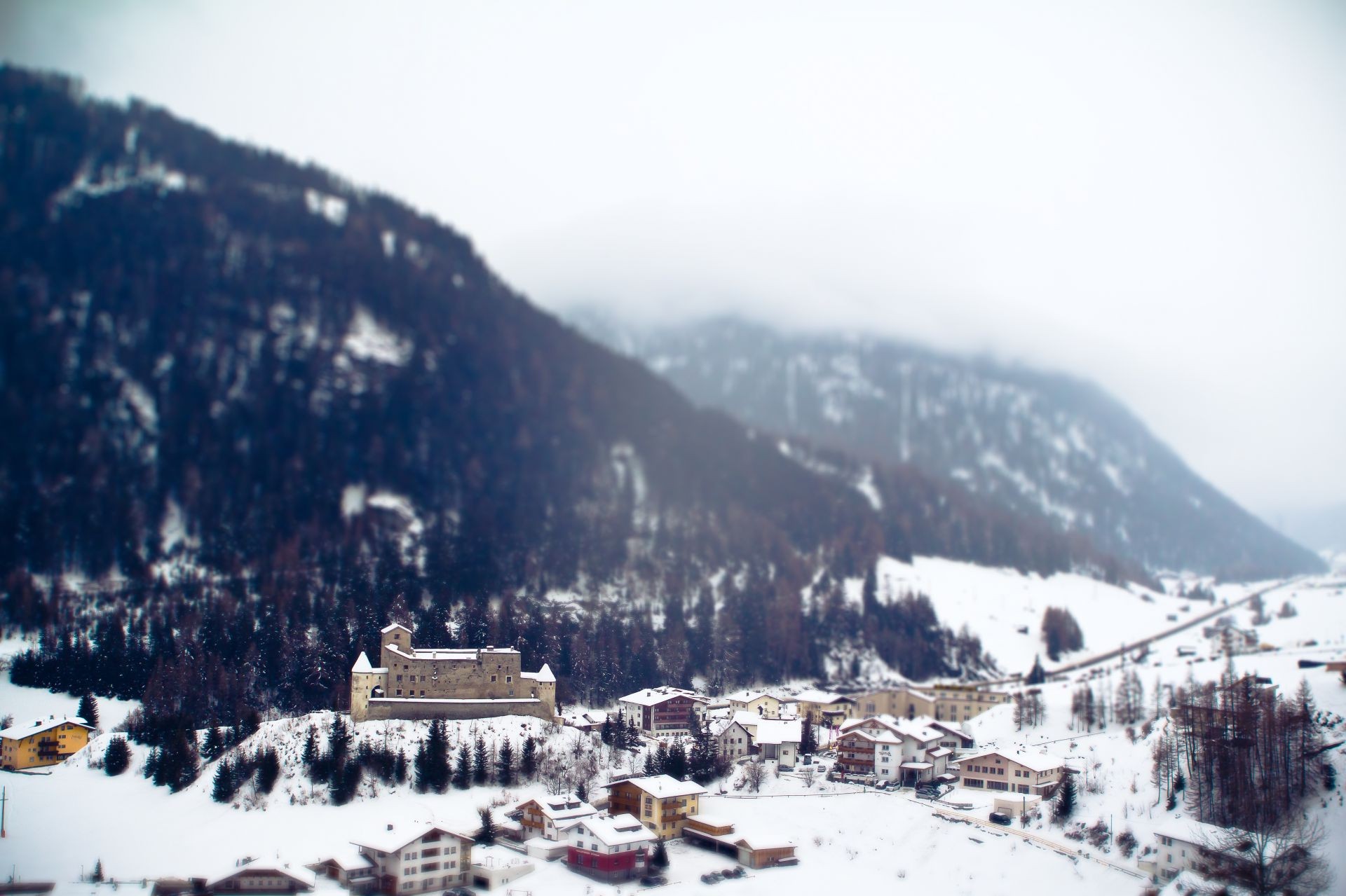 città neve inverno montagna resort casa viaggi freddo collina paesaggio scenico albero stazione sciistica all aperto congelato