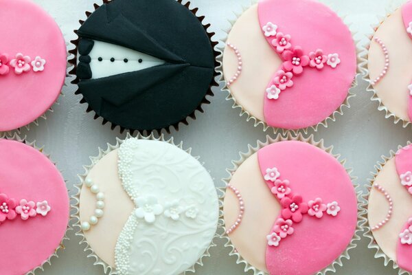 Mini cakes in a love theme