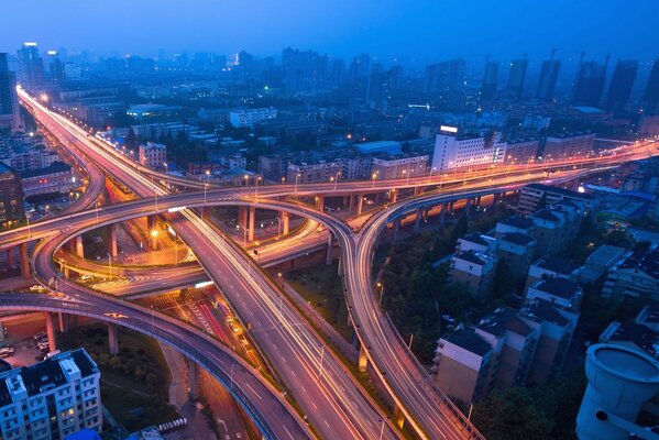 Sistema di trasporto luminoso di una grande città