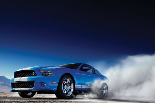 Ford mustang shelby gt500 2012 mavi duman hızı