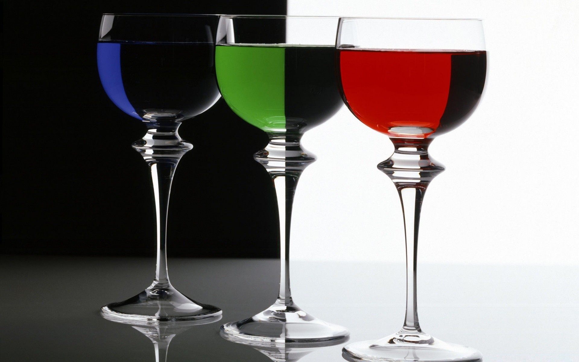 couleurs vives vin alcool verre boire bar verre à vin merlot liqueur partie vacances liquide cristal cave verre coupe cabernet restaurant café vin rouge