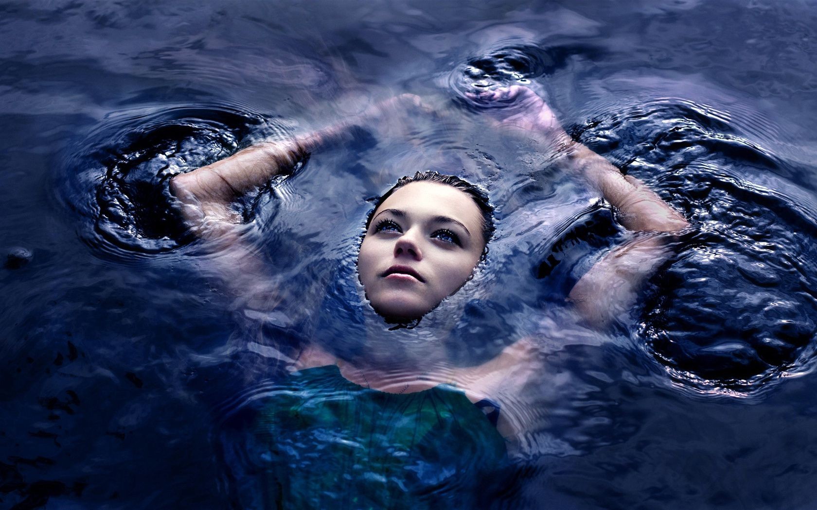 dans l eau eau océan humide splash mer sous-marin vague