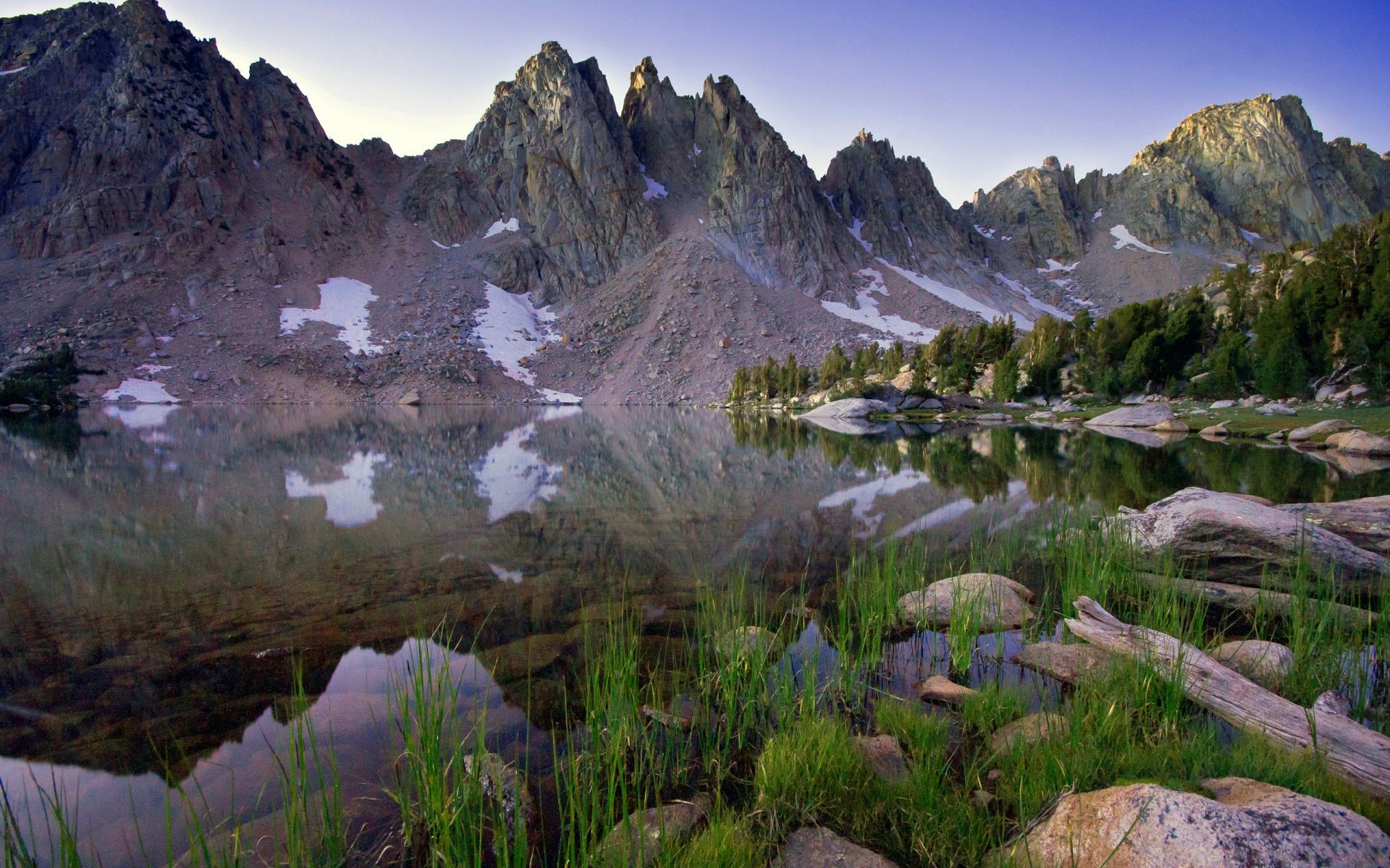 montanhas montanhas paisagem natureza viagens lago rocha cênica água céu vale pico da montanha neve reflexão ao ar livre madeira gama paisagens marcha alpino