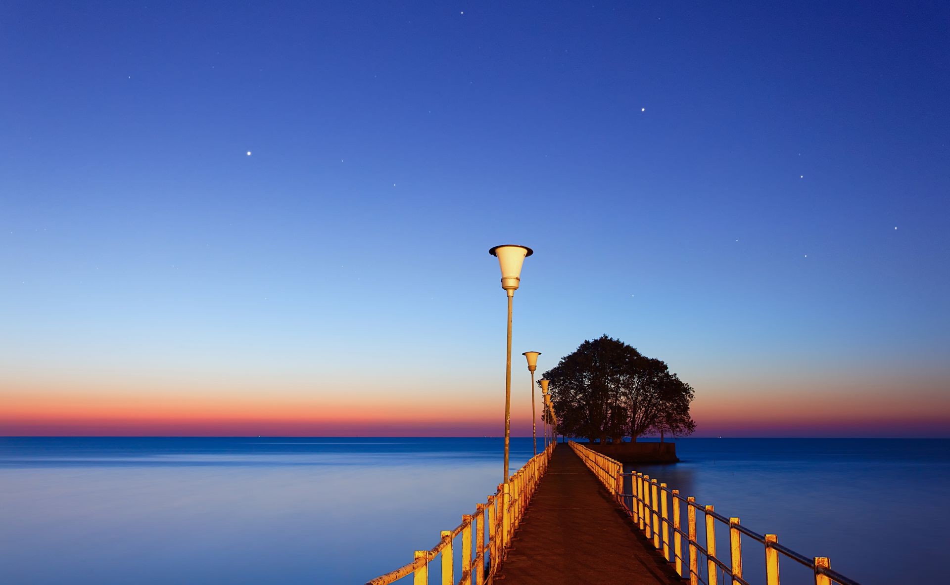 海洋和海洋 水域 天空 旅行 海 海滩 日落 海洋 太阳 夏天 海 户外 日出 好天气 岛屿 自然 景观