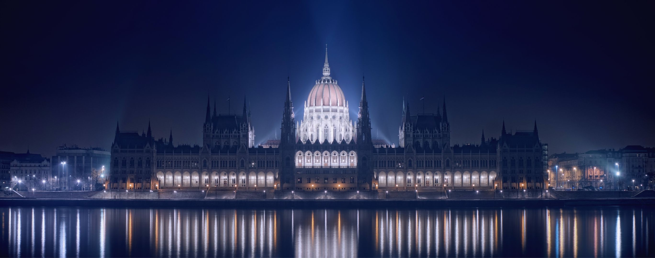 berühmte orte architektur stadt haus reisen fluss reflexion skyline himmel stadt dämmerung hintergrundbeleuchtung wasser städtisch abend sehenswürdigkeit im freien