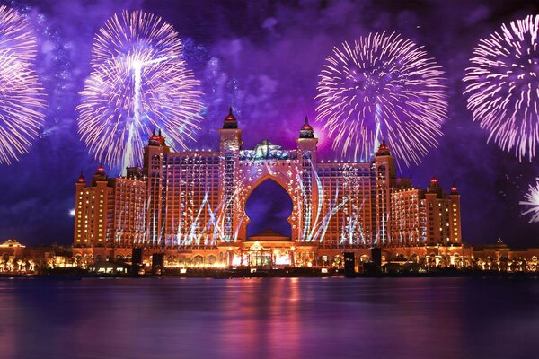 Fuegos artificiales o saludo dedicado al año nuevo