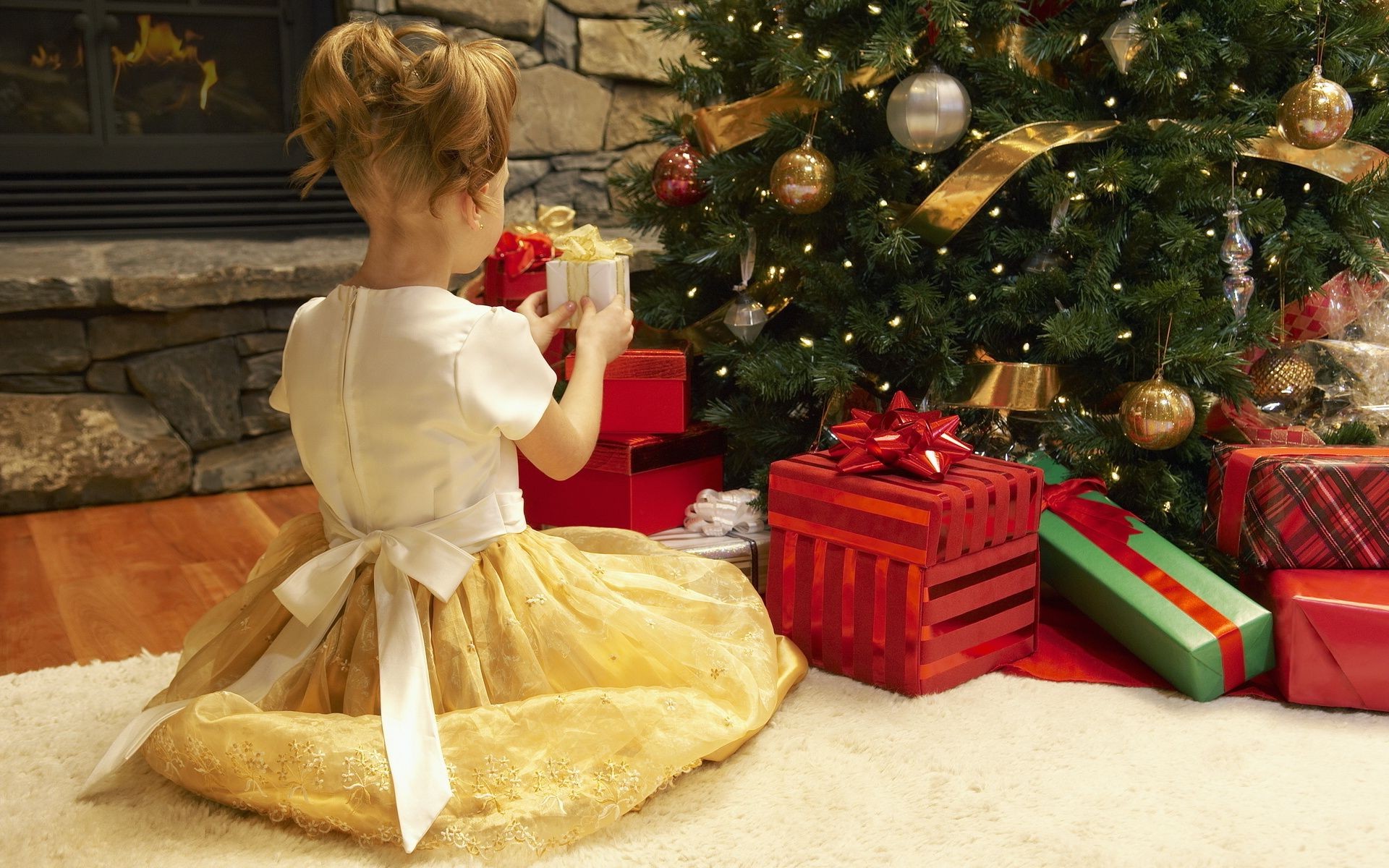 créatif noël vacances unique arbre de noël cadeau boîte enfant fille portrait femme