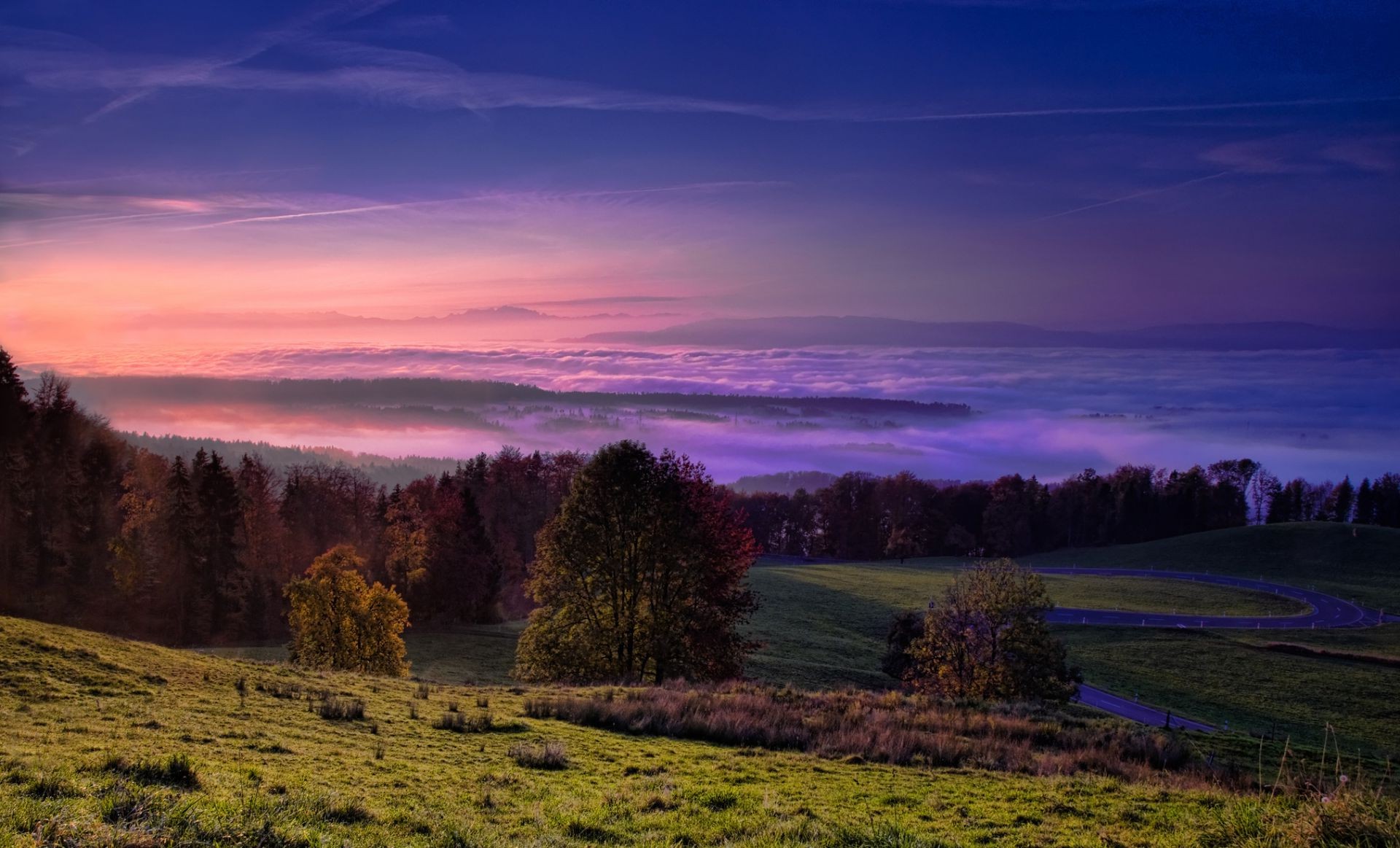 colinas pôr do sol amanhecer natureza ao ar livre outono céu sol noite paisagem crepúsculo campo bom tempo grama névoa verão viagem névoa