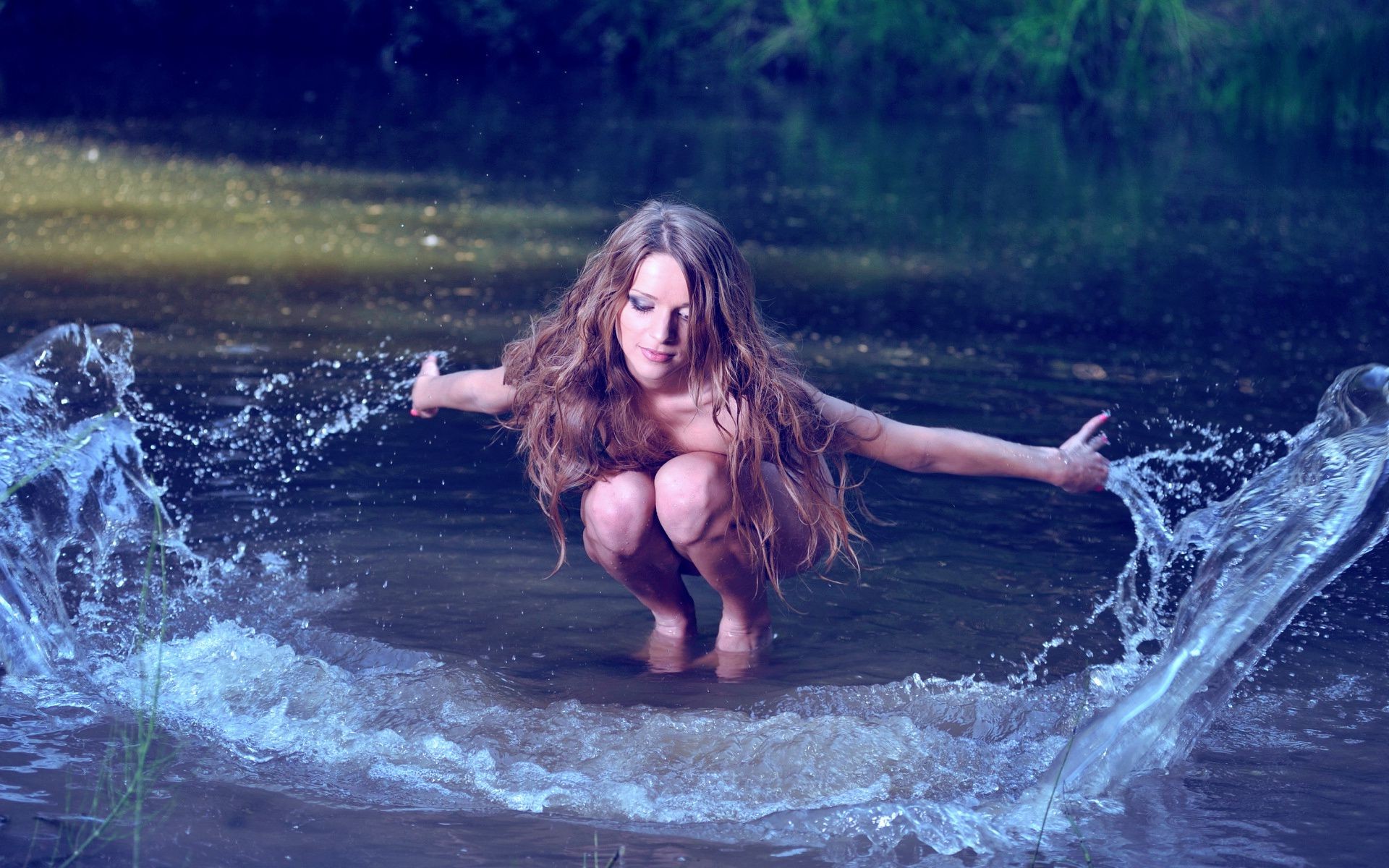 na água água molhado mar oceano férias menina praia verão mulher sozinho diversão lazer ao ar livre natureza natação movimento respingo