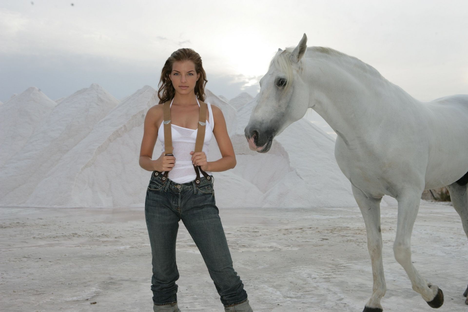 otras chicas al aire libre caballo mamífero caballería verano solo