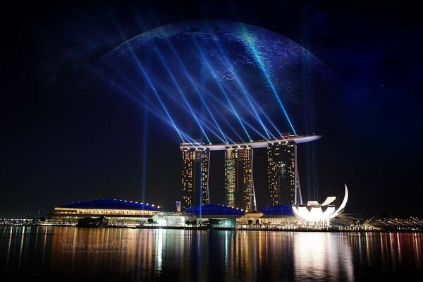 Splendida illuminazione nella città di notte