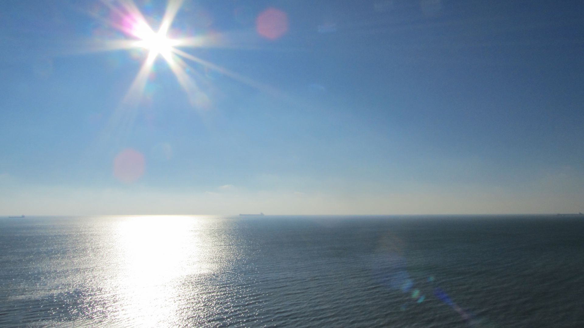 sole e raggi tramonto sole paesaggio acqua mare spiaggia alba oceano cielo paesaggio natura luce bel tempo sera lago mare crepuscolo luce del giorno luna