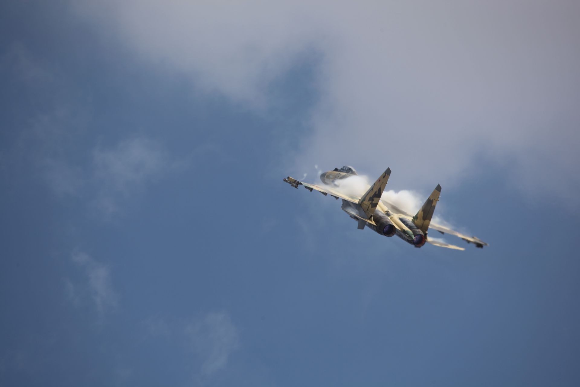 acrobacia aérea avión avión vuelo cielo militar aire avión volar aeropuerto fuerza aérea coche despegue pájaro luchador sistema de transporte precisión al aire libre humo