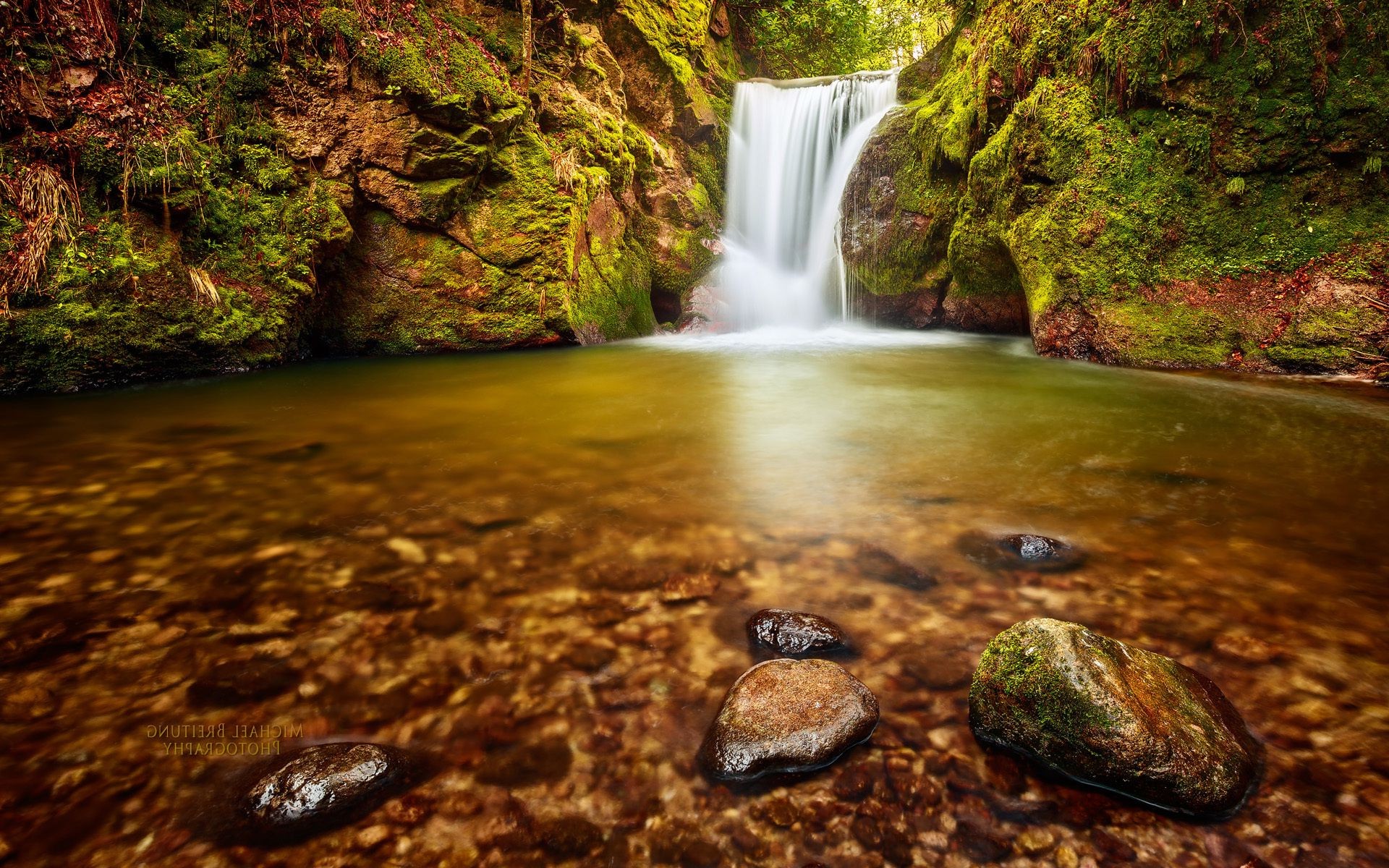 wasserfälle wasser wasserfall herbst natur holz rock fluss fluss blatt im freien schrei reisen kaskade fluss holz landschaft nass moos park