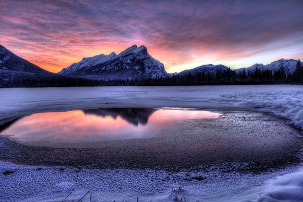 Tramonto lago alba acqua