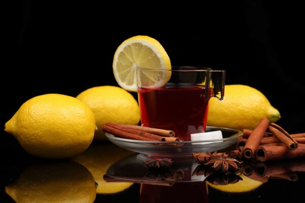 El té y el limón son un excelente remedio para los resfriados en invierno