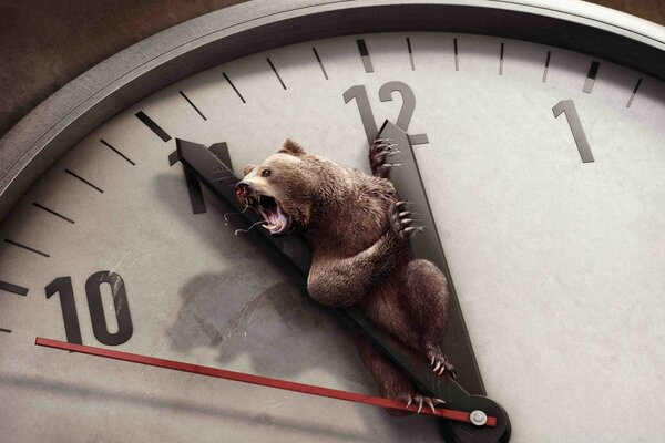 Creative watch with a bear on minutes