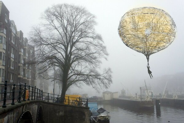 Ein kalter regnerischer Morgen am Wasser