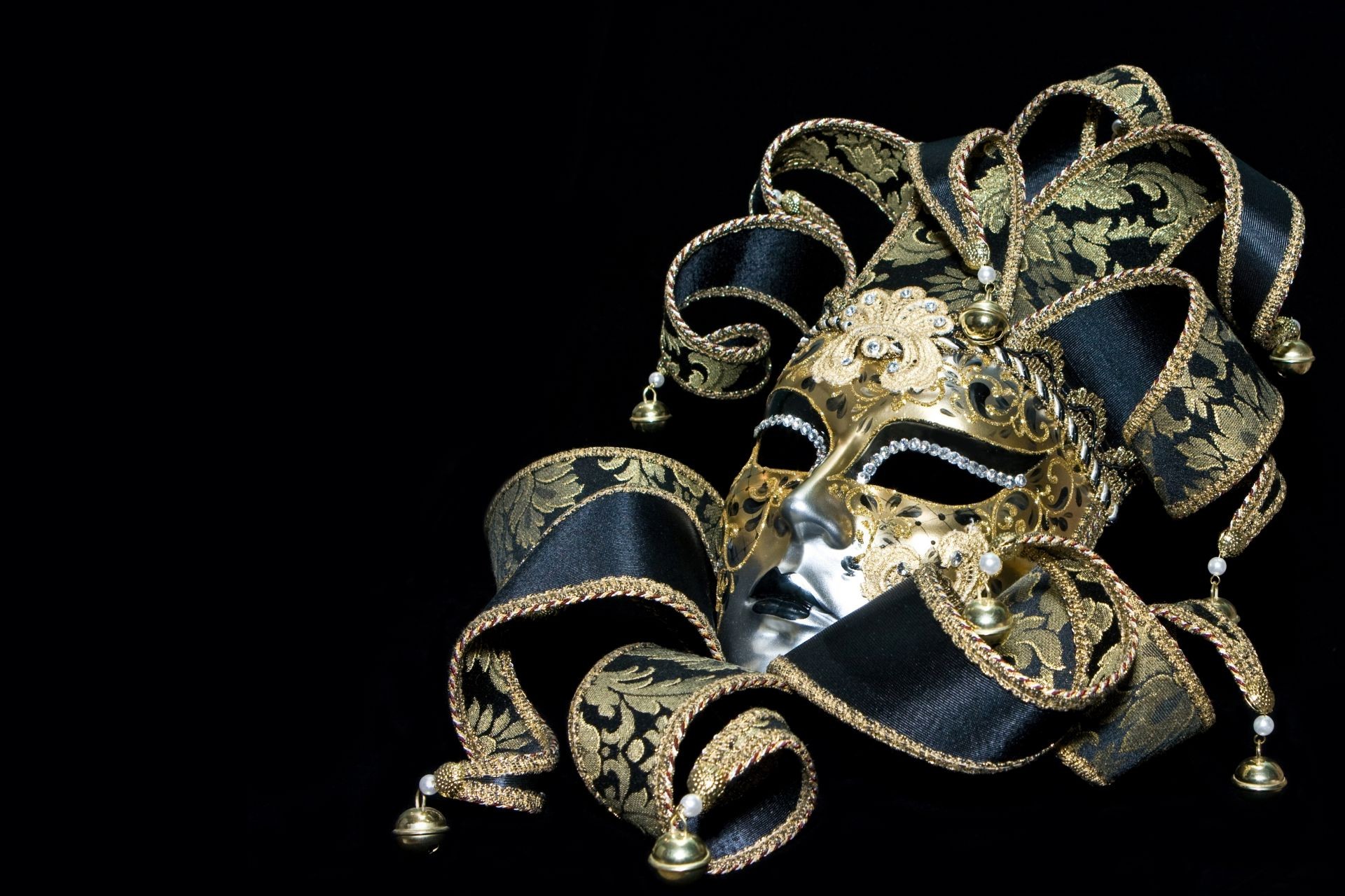 предметы интерьера ювелирные изделия украшения золото роскошные венецианец маска аксессуар тайна рабочего стола искусство мода витиеватый маскировка маскарадные кулон светит