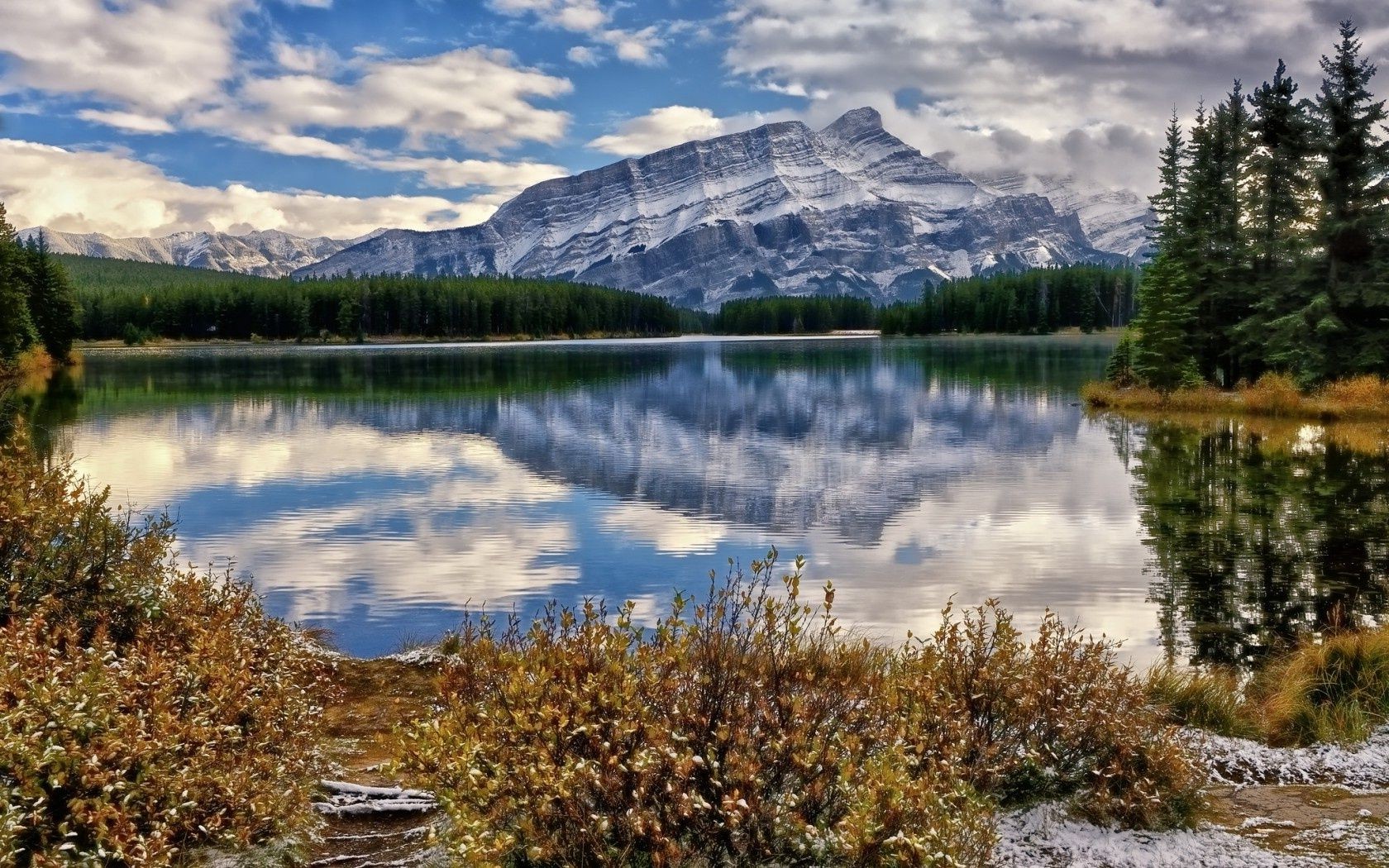 lugares famosos agua lago paisaje naturaleza reflexión al aire libre río otoño escénico viajes montaña madera cielo nieve árbol parque