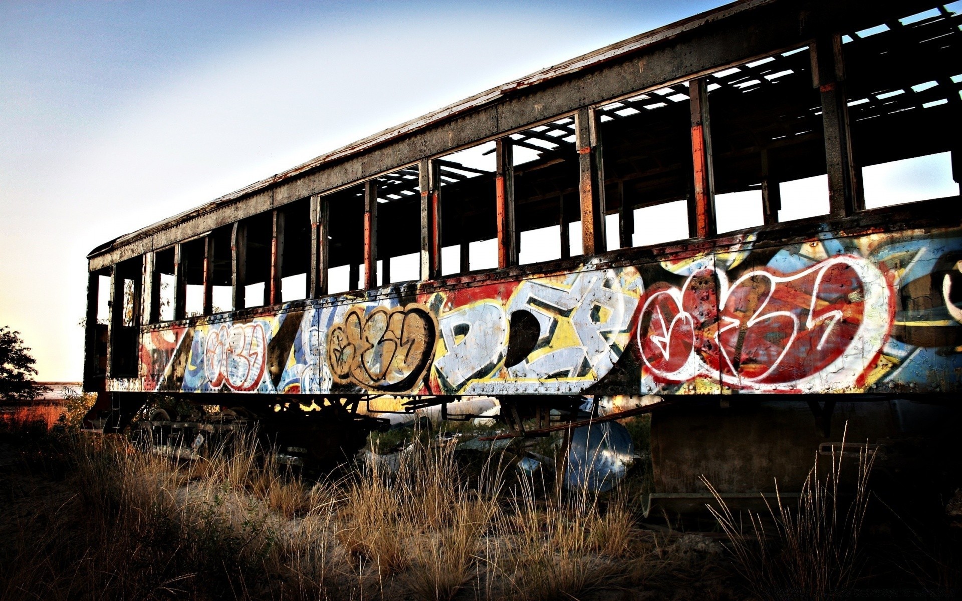 grafiti tren demiryolu parça motor ulaşım sistemi araba vagon seyahat vintage açık havada satır başı eski çelik renk