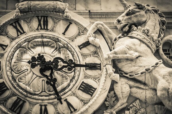 Sculpture of a horse that holds a watch