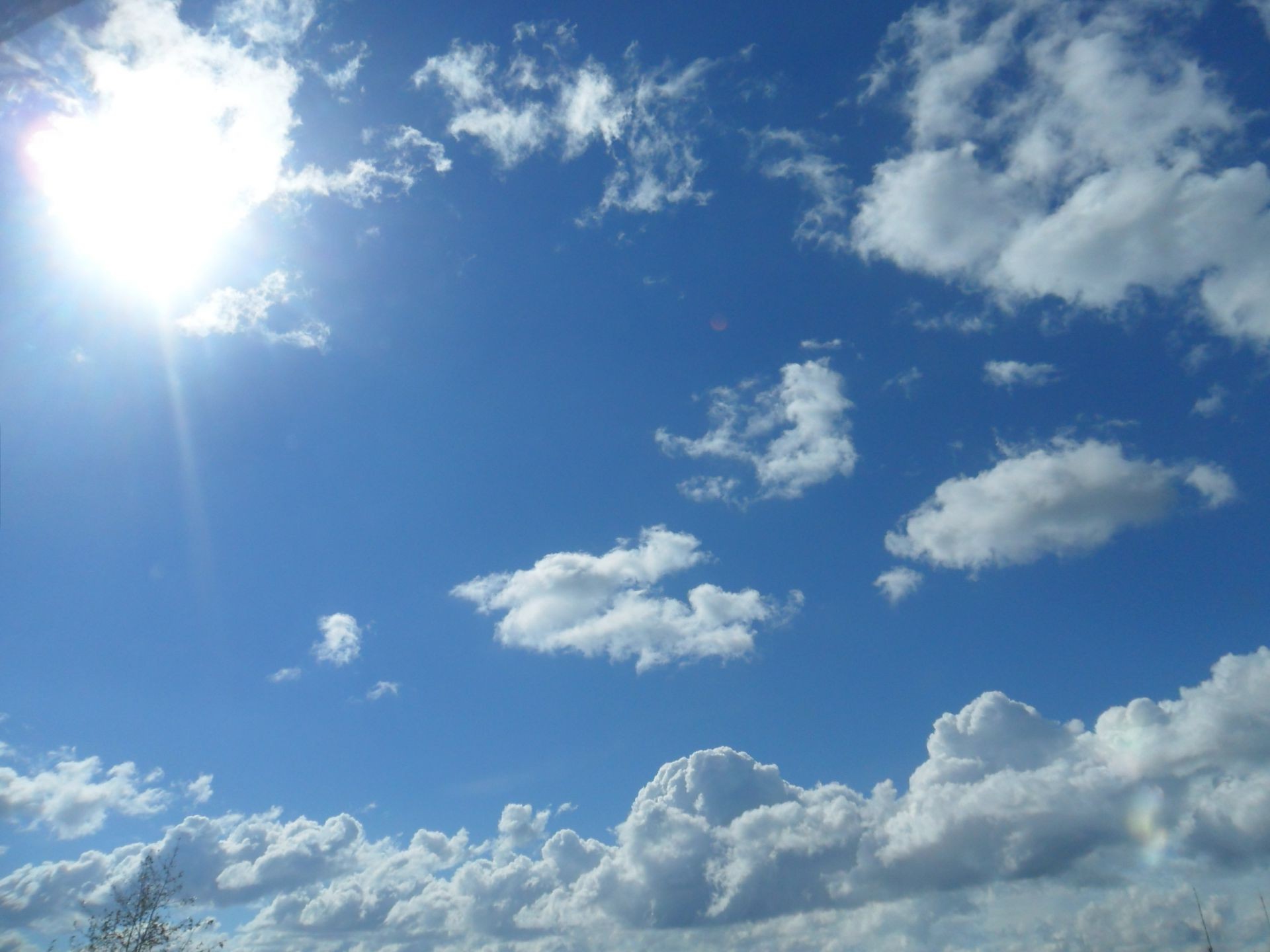 verano tiempo luz del día cielo naturaleza luz meteorología paisaje buen tiempo sol atmósfera al aire libre cielo medio ambiente alta abajo lluvia aire escénico