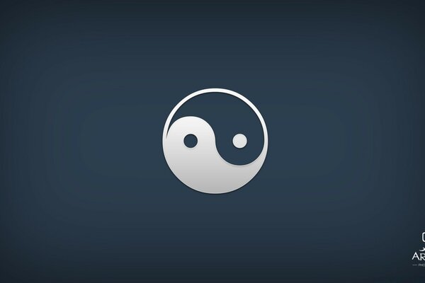 Yin- und Yang-Zeichen auf dunklem Hintergrund