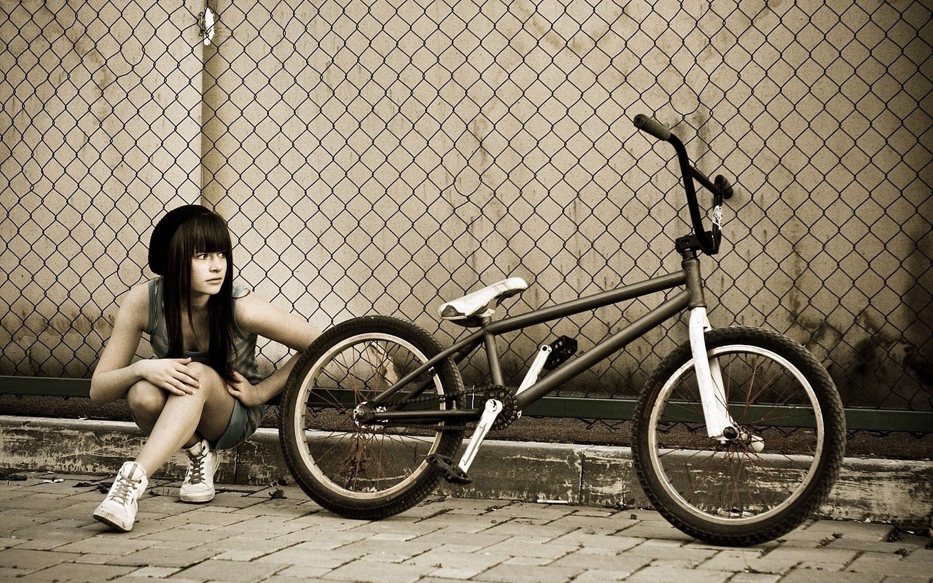 estilo urbano ruedas bicicleta solo adulto chica mujer coche calle niño