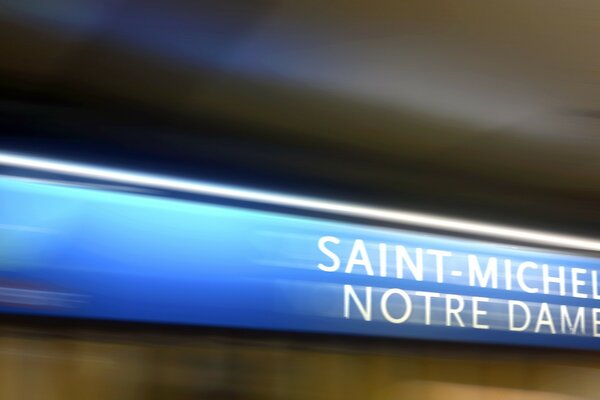 Notre-Dame-Station. Paris ist im Untergrund.