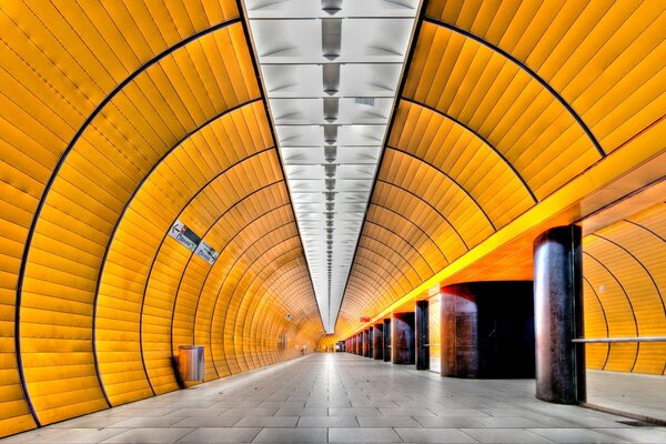 Tunnel avec sol en Carreaux gris