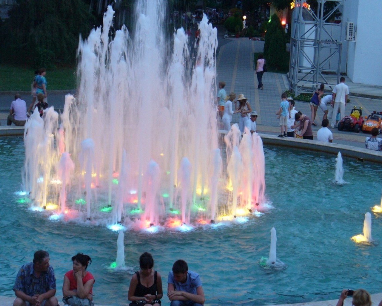 brunnen wasser festival reisen brunnen tourist tourismus stadt menschenmenge schwimmbad urlaub urlaub landschaft musik band im freien hotel