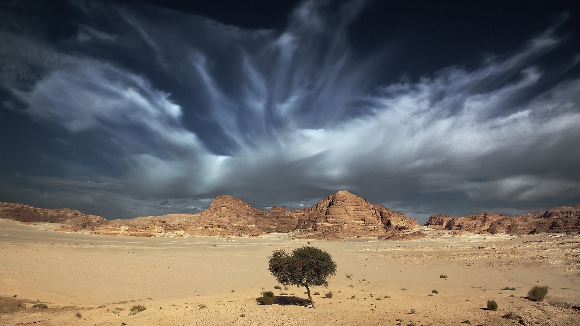 الرياح الصحراء الرمال السفر غروب الشمس السماء قاحلة المشهد القاحلة الفجر في الهواء الطلق الشمس الكثبان الساخنة العاصفة المياه الجافة عن بعد