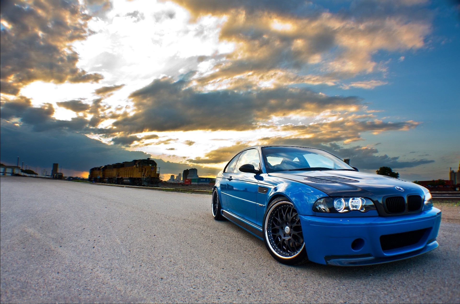 carros esportivos carro carro asfalto sistema de transporte calçada chernushka pressa meio-dia estrada pôr do sol automóvel viagens